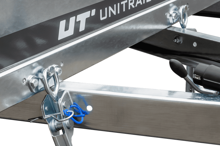 Remorque voiture 264x150 UNITRAILER GARDEN 265 KIPP avec châssis H-0 et bâche grise