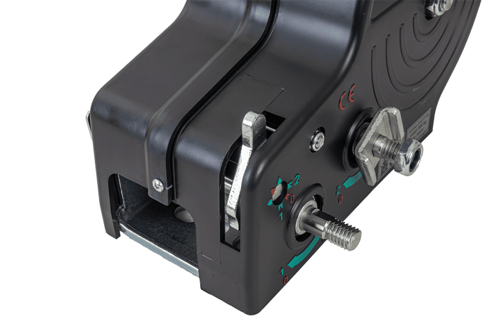 Treuil manuel pour remorque KNOTT 6X0017.311 900kg avec sangle