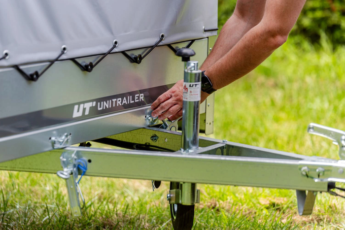 Remorque routière avec bâche haute, arceau H-800 et roue jockey 230x125 Garden Trailer 230 KIPP