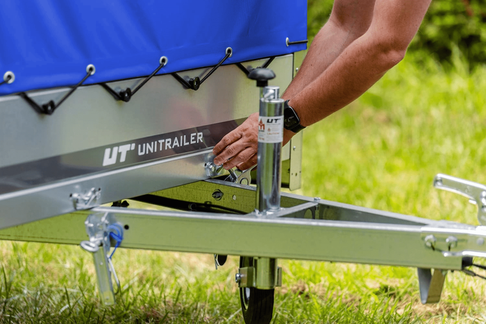 Remorque routière avec bâche haute bleue, arceau H-800 et roue jockey 230x125 Garden Trailer 230 KIPP