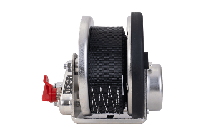 Treuil manuel pour remorque dépanneuse AL-KO 900kg avec courroie de 7m, frein et déroulement automatique